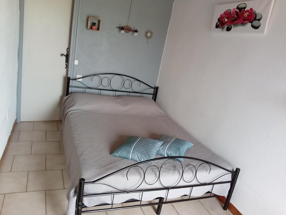 Le H De Sernhac Bagian luar foto